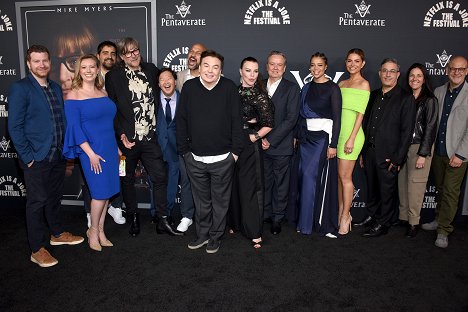 Pentaverate Premiere + After Party at The Hollywood Roosevelt on May 04, 2022 in Los Angeles, California - Michael Amodio, Tim Kirkby, Ken Jeong, Keegan-Michael Key, Mike Myers, Debi Mazar, Richard McCabe, Lydia West, Maria Menounos, Jason Weinberg - El pentavirato - Eventos