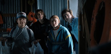 Gaten Matarazzo, Maya Hawke, Sadie Sink, Joe Keery - Stranger Things - Második fejezet: Vecna átka - Filmfotók