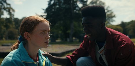 Sadie Sink, Caleb McLaughlin - Stranger Things - Capítulo cuatro: Querido Billy - De la película