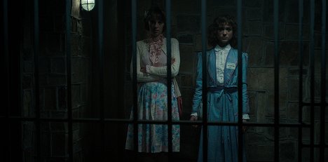 Maya Hawke, Natalia Dyer - Stranger Things - Kapitola čtvrtá: Drahý Billy - Z filmu