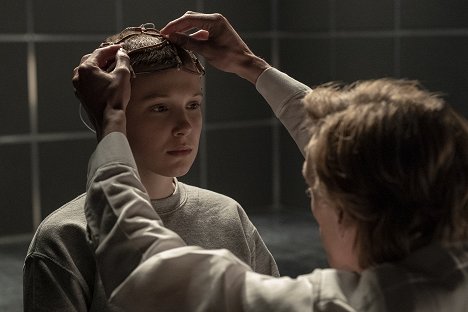 Millie Bobby Brown - Stranger Things - Chapter Five: The Nina Project - Photos