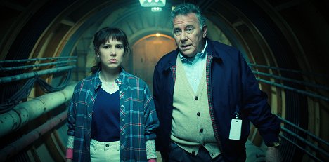 Millie Bobby Brown, Paul Reiser - Stranger Things - Viides luku: Nina-projekti - Kuvat elokuvasta