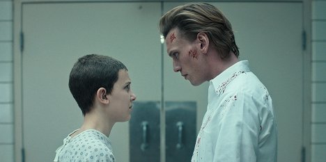 Millie Bobby Brown, Jamie Campbell Bower - Stranger Things - Chapter Seven: The Massacre at Hawkins Lab - Photos