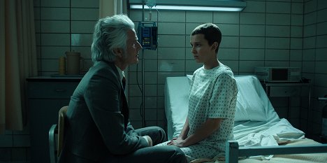 Matthew Modine, Millie Bobby Brown - Stranger Things - Capítulo siete: La masacre en el Laboratorio de Hawkins - De la película