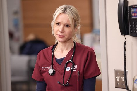 Kristen Hager - Chicago Med - All the Things That Could Have Been - Van film
