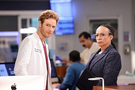 Nick Gehlfuss, S. Epatha Merkerson - Chicago Med - Just as a Snake Sheds Its Skin - Photos