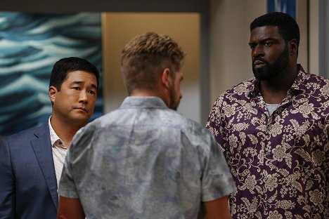 Tim Kang, Stephen Hill - Magnum P.I. - A Fire in the Ashes - Van film