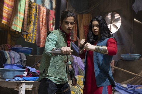 Aramis Knight, Iman Vellani - Ms. Marvel - Rot sehen - Filmfotos