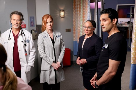 Steven Weber, Sarah Rafferty, S. Epatha Merkerson, Dominic Rains - Chicago Med - May Your Choices Reflect Hope, Not Fear - Photos