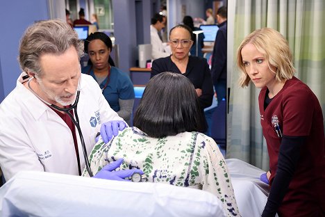 Steven Weber, S. Epatha Merkerson, Jessy Schram - Chicago Med - Judge Not, for You Will Be Judged - Filmfotók