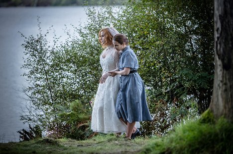 Alice Eve, Morven Christie - Agatha Christie: Zkouška neviny - Epizoda 3 - Z filmu