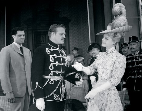 John Gavin, Carlo Hinterman, Angela Lansbury - Escándalo en la corte - De la película