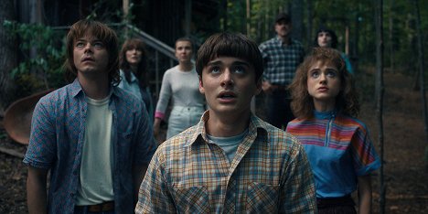 Charlie Heaton, Noah Schnapp, Natalia Dyer - Stranger Things - Kapitola devátá: Hon na Vecnu - Z filmu