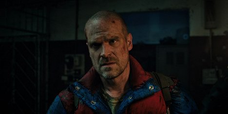 David Harbour - Stranger Things - Kapitola devátá: Hon na Vecnu - Z filmu