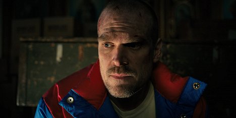 David Harbour - Stranger Things - Hoofdstuk negen: The Piggyback - Van film