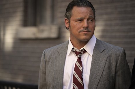 Justin Chambers - The Offer - Crossing That Line - Van film