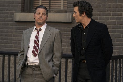 Justin Chambers, Miles Teller - The Offer - Crossing That Line - Filmfotos