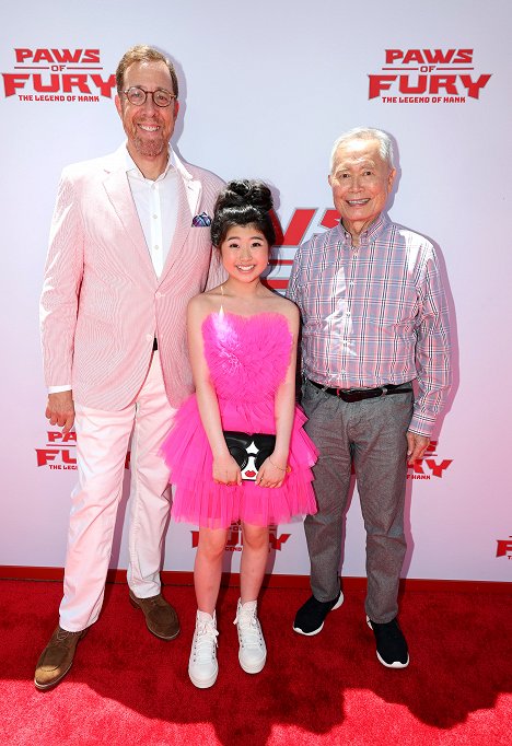 "Paws of Fury" Family Day at the Paramount Pictures Studios Lot on July 10, 2022 in Los Angeles, California. - Rob Minkoff, Kylie Kuioka, George Takei - Labky v akcii - Z akcií