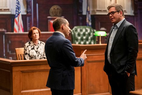 Peter Jacobson, Michael Weatherly - Bull - With These Hands - Photos