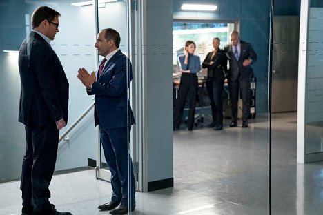 Michael Weatherly, Peter Jacobson - Bull - With These Hands - Van film