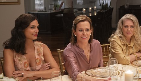 Morena Baccarin, Sigourney Weaver, Beverly D'Angelo - The Good House - Filmfotos