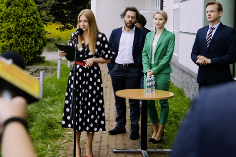 Paulina Chapko, Michael Rubenfeld, Magdalena Kostrubiec, Mateusz Burdach - Na Wspólnej - Film