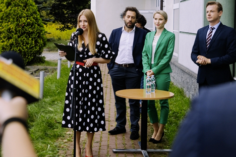 Paulina Chapko, Michael Rubenfeld, Magdalena Kostrubiec, Mateusz Burdach - Na Wspólnej - Z filmu