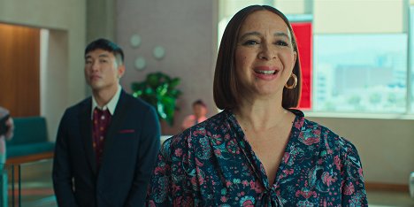 Joel Kim Booster, Maya Rudolph - Ve vatě - Bienvenidos a Miami - Z filmu
