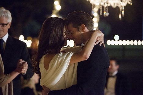 Julie Gonzalo, Josh Henderson - Dallas - Lifting the Veil - De la película