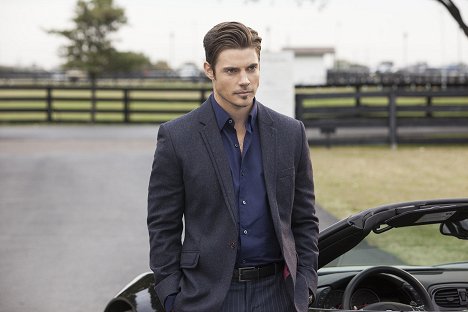 Josh Henderson - Dallas - Carte sur table - Film