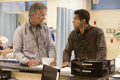 Patrick Duffy, Jesse Metcalfe - Dallas - Denial, Anger, Acceptance - Z filmu