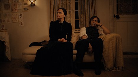 Hayley Squires, Frank Dillane - The Essex Serpent - Everything Is Blue - Photos