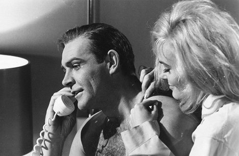 Sean Connery, Shirley Eaton - 007 ja Kultasormi - Kuvat elokuvasta
