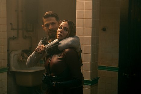 David Castañeda Jr., Genesis Rodriguez - Umbrella Academy - Kugelblitz - Film