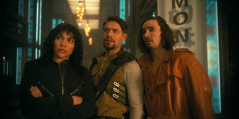 Emmy Raver-Lampman, David Castañeda Jr., Robert Sheehan - The Umbrella Academy - Kugelblitz - Photos