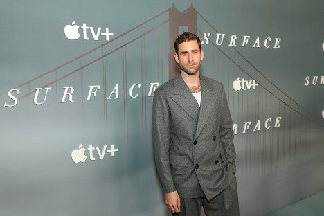 Global series premiere screening of the Apple TV+ psychological thriller "Surface" at The Morgan Library & Museum, New York City - Oliver Jackson-Cohen - Na povrchu - Z akcií