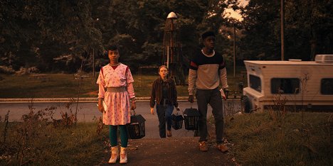 Priah Ferguson, Sadie Sink, Caleb McLaughlin - Stranger Things - Hoofdstuk acht: Papa - Van film