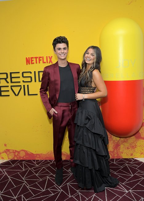 Resident Evil S1 Special Screening at The London West Hollywood at Beverly Hills on July 11, 2022 in West Hollywood, California - Connor Gosatti, Siena Agudong - Resident Evil: A Série - De eventos