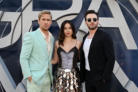 Netflix's "The Gray Man" Los Angeles Premiere at TCL Chinese Theatre on July 13, 2022 in Hollywood, California - Ryan Gosling, Ana de Armas, Chris Evans - El agente invisible - Eventos