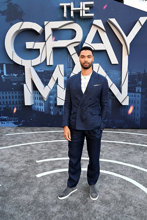 Netflix's "The Gray Man" Los Angeles Premiere at TCL Chinese Theatre on July 13, 2022 in Hollywood, California - Regé-Jean Page - El agente invisible - Eventos