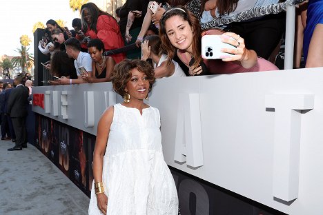 Netflix's "The Gray Man" Los Angeles Premiere at TCL Chinese Theatre on July 13, 2022 in Hollywood, California - Alfre Woodard - The Gray Man - Z akcí