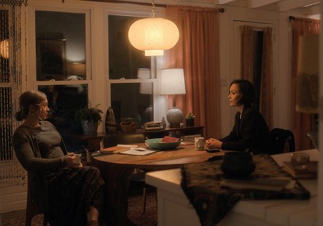 Meghan Leathers, Jodi Balfour - For All Mankind - Les Sables d’Arès - Film