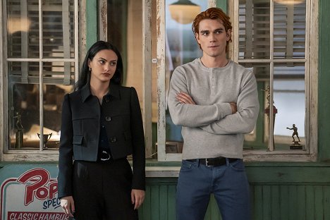 Camila Mendes, K.J. Apa - Riverdale - Chapter One Hundred and Sixteen: The Stand - Z filmu