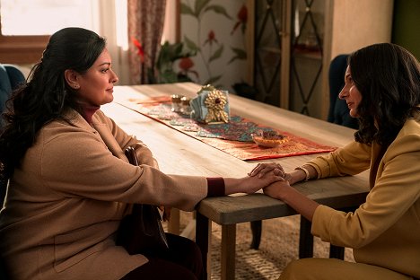 Pooja Kumar, Poorna Jagannathan - Mes premières fois - 16 - Supplier qu'on lui pardonne - Film