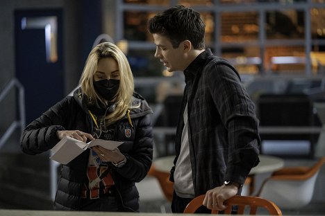 Caity Lotz, Grant Gustin - The Flash - The Curious Case of Bartholomew Allen - Making of