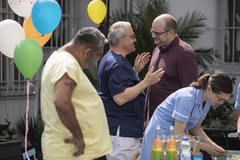 Zdeněk Godla, Martin Zounar, Roman Štabrňák, Hana Kusnjerová - Ordinace v růžové zahradě - Můj svět je tvůj - Filmfotos