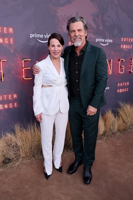 Prime Video Red Carpet Premiere For New Western Series "Outer Range" at Harmony Gold on April 07, 2022 in Los Angeles, California - Lili Taylor, Josh Brolin - Za hranicí - Z akcí