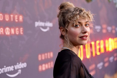 Prime Video Red Carpet Premiere For New Western Series "Outer Range" at Harmony Gold on April 07, 2022 in Los Angeles, California - Imogen Poots - Za hranicí - Z akcí