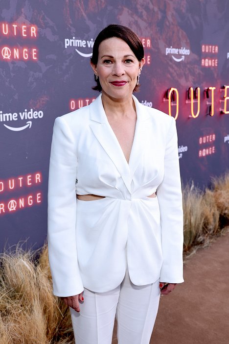 Prime Video Red Carpet Premiere For New Western Series "Outer Range" at Harmony Gold on April 07, 2022 in Los Angeles, California - Lili Taylor - Za hranicí - Z akcí