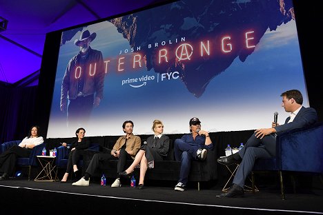 The Prime Experience: "Outer Range" on May 15, 2022 in Beverly Hills, California - Tamara Podemski, Lili Taylor, Tom Pelphrey, Imogen Poots, Josh Brolin - Za hranicí - Z akcí
